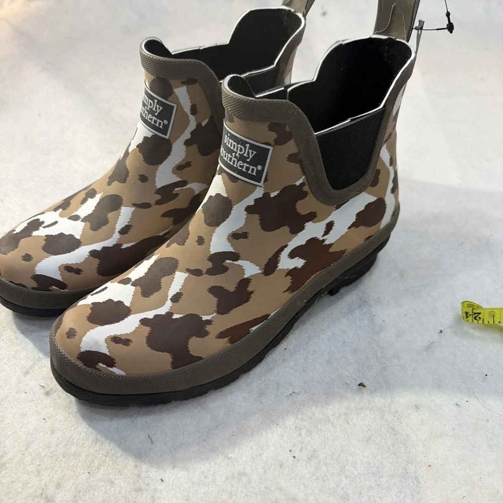 Simply Southern Women's Tan Camo Print Rain Boots Size 9 Brand New